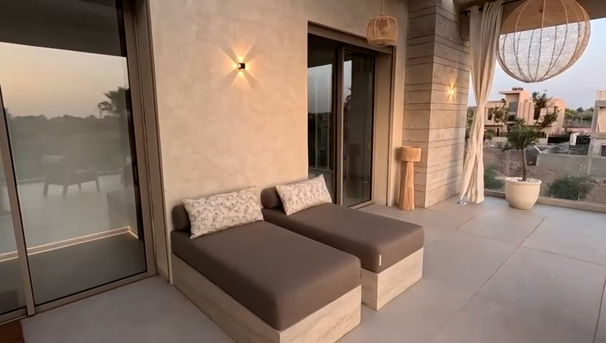 WhatsApp Video 2025-12-25 at 13.24.06.00_01_18_09.Still030