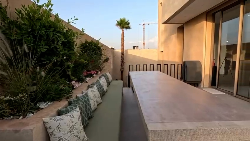 WhatsApp Video 2025-12-25 at 13.24.06.00_01_38_11.Still037