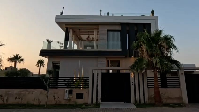 WhatsApp Video 2025-12-25 at 13.24.06.00_01_39_00.Still038